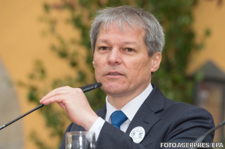 Dacian Ciolos a inlocuit patru ministri: Adrian Curaj, Marius Bostan, Dan Stoenescu si Dan Costescu