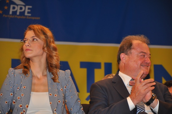 Dacian Cioloş s-a întâlnit cu Alina Gorghiu şi Vasile Blaga, la sediul PNL
