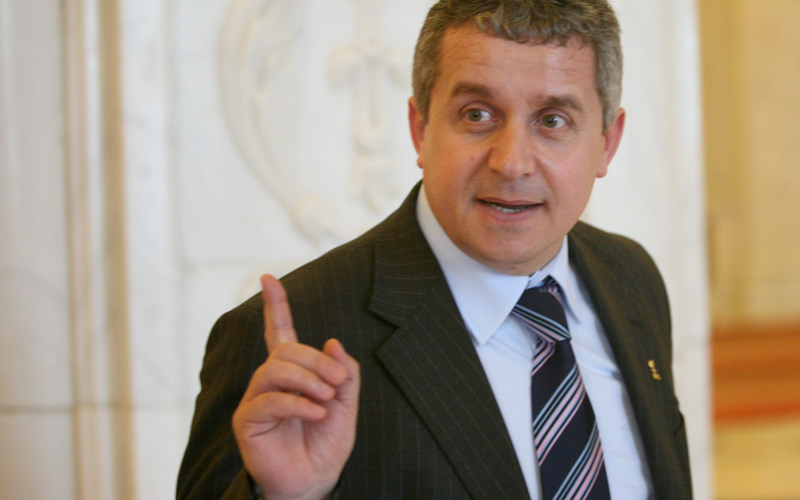 Daniel Buda reacționează pe tema cotei obligatorii de imigranți