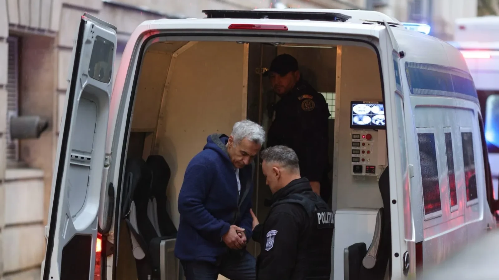 Date noi din dosarul lui Călin Geoergescu: Specialistul chemat să scaneze casa de microfoane îi verifica și mașinile închiriate
