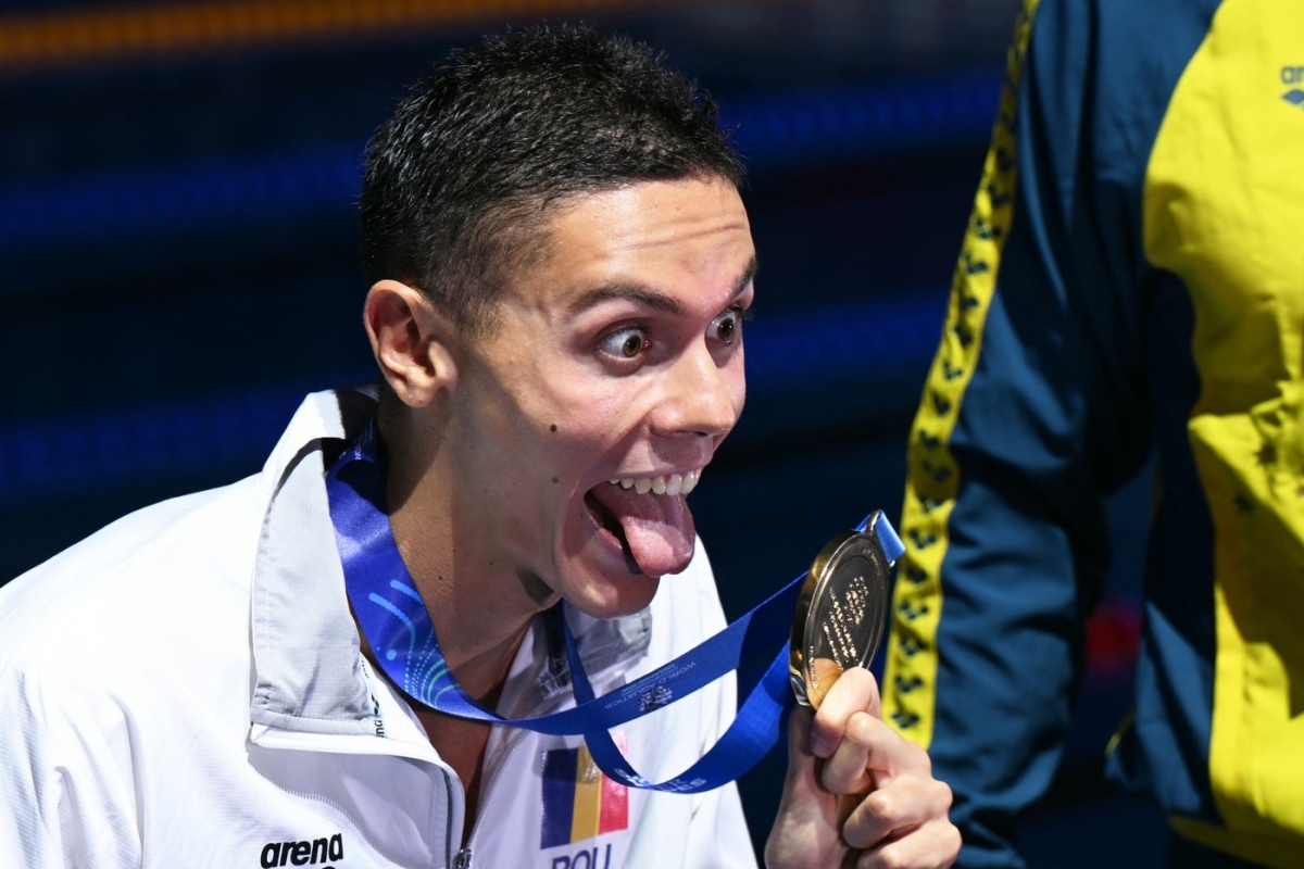 David Popovici le închide gura suveraniștilor lui Georgescu și Simion. Mesajul campionului olimpic după ce a devenit erou național
