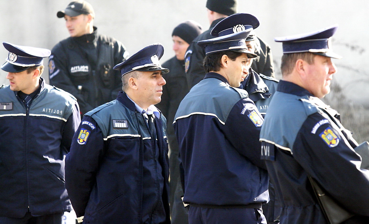 De azi, majorări salariale între 5-10 % pentru 28.000 de poliţişti