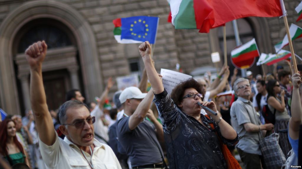 De azi, încep protestele civice în Piața Universității