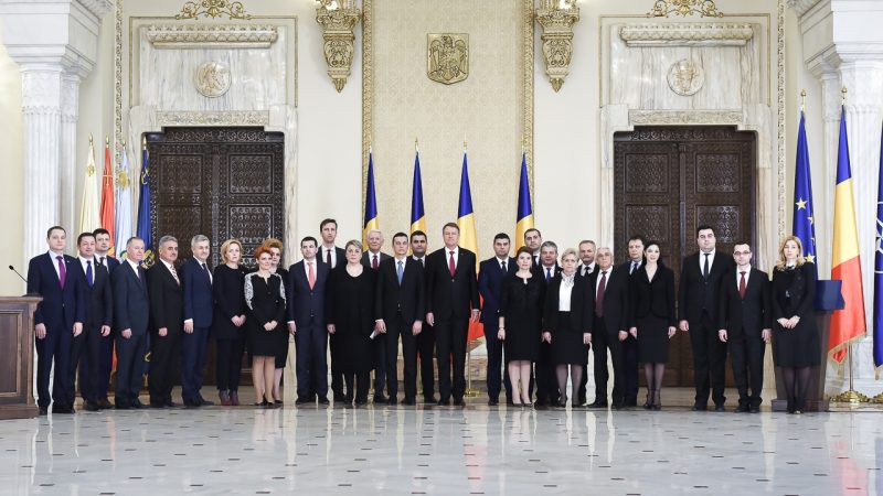 De cascadorii râsului: 17 parlamentari PSD și ALDE vor vota pentru demiterea lor