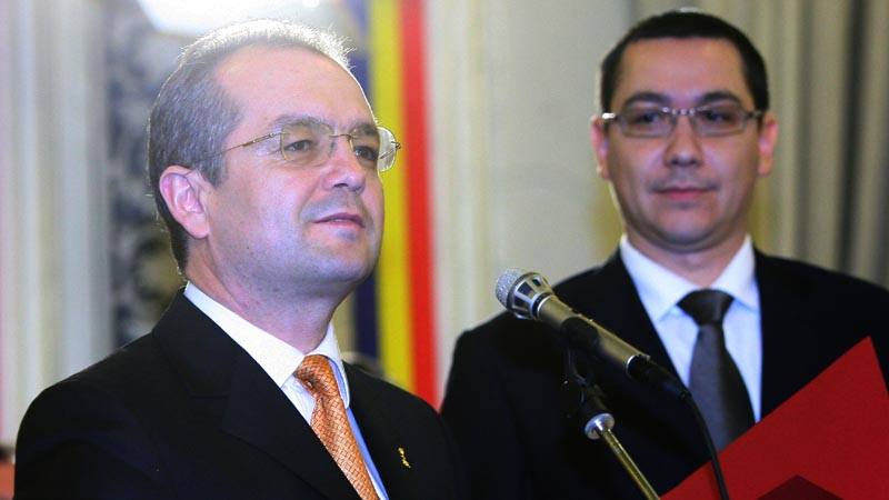 De ce Ponta pune în aplicare, retroactiv, celebra diminuare cu 25% a salariilor dispusă de guvernul Boc?