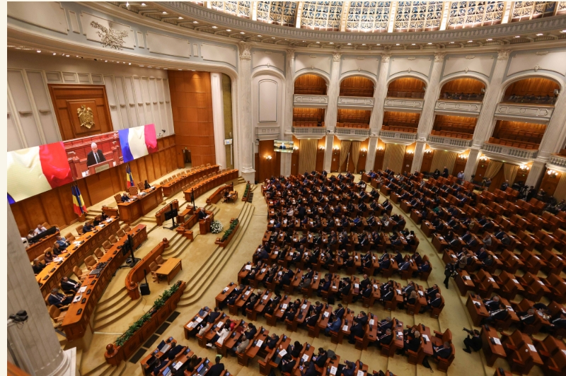 De ce sunt gata partidele sa accepte orice premier. Dacă ar fi organizate alegeri anticipate, AUR ar câștiga fără emoții. Ce arată primul sondaj realizat după prezidențiale