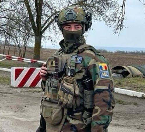Decizie istorică: Tricolorul românesc al Republicii Moldova e afișat pe uniformele militare. Rușii le consideră însemne fasciste!