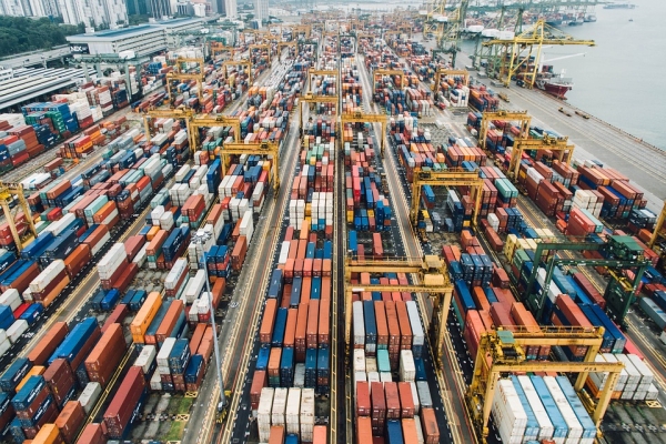 Deficitul comercial al Romaniei ajunge la 11,8% in primele noua luni