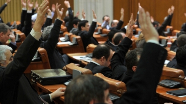 Deputaţii din Comisia juridică votează astăzi legea dării în plată
