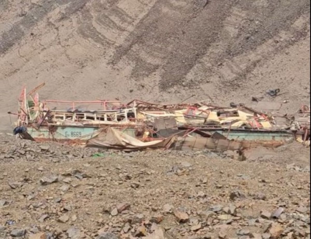 Descoperirea surprinzătoare după golirea lacului Vidraru. O relicvă a ieșit la lumină VIDEO
