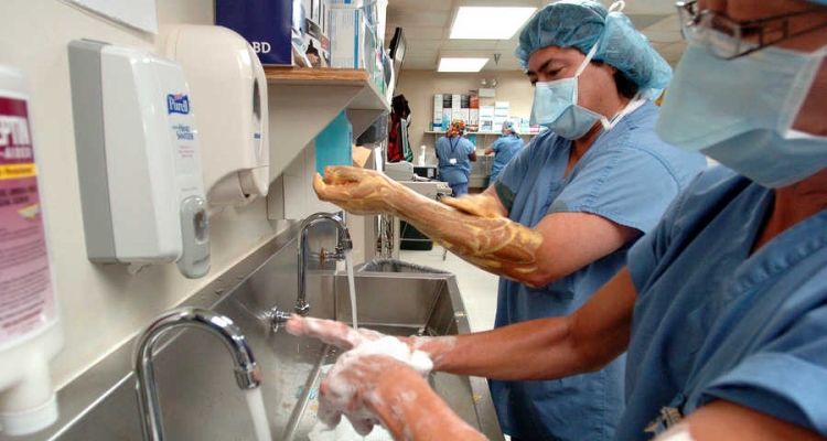 Dezinfectantele diluate din spitalele romanesti sunt de zece ori mai putin active, sub limita bactericidă