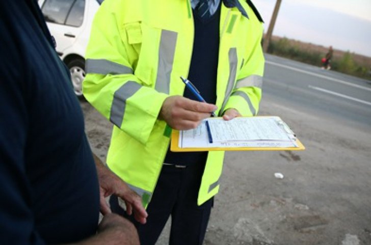 Dialog halucinant între un șofer și un polițist: