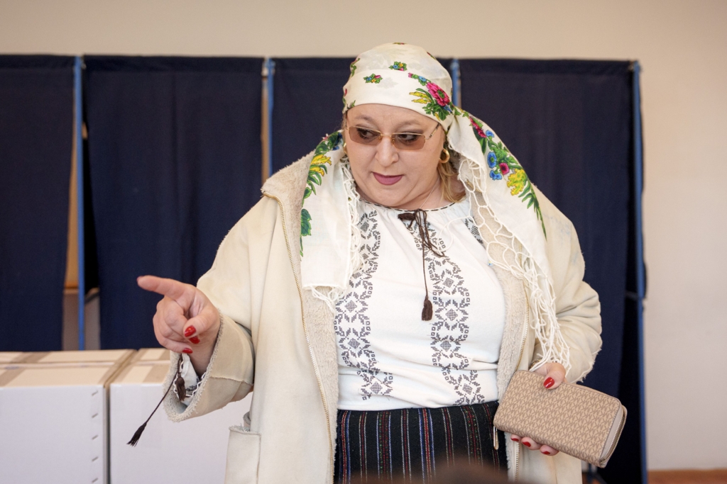 Diana Șoșoacă îi amenință pe politicienii din conducerea țării. "Să nu îndrăznească să vină la Alba Iulia. Va ieși foarte urât"
