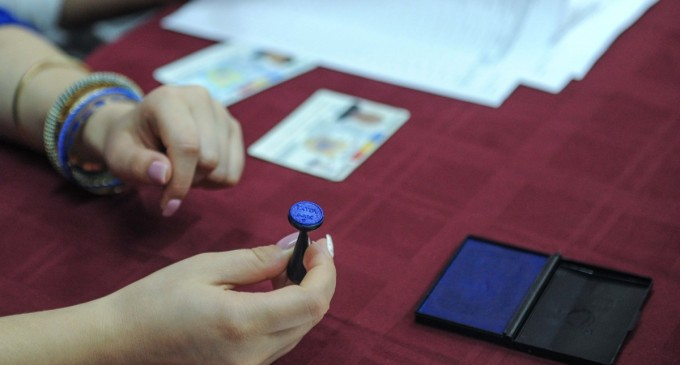 Diaspora: Peste 8000 de cereri de înscriere în Registrul electoral, validate