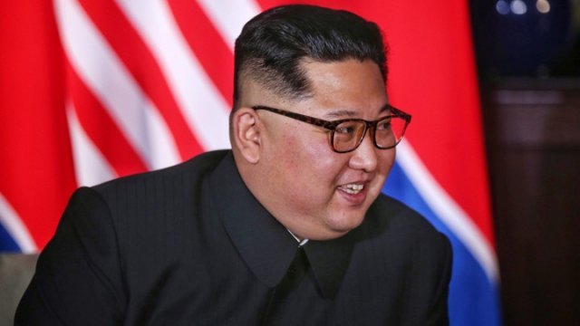 Dictatorul Kim Jong Un supervizează testarea unei noi 