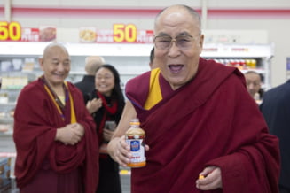 Dispută pe reîncarnarea lui Dalai Lama: Liderul spiritual din Tibet crede că ar putea renaște într-o femeie