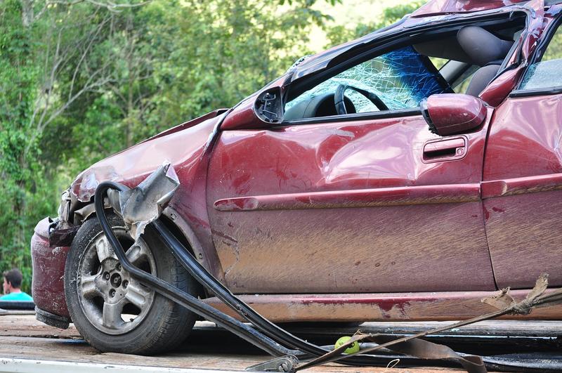 Doi morți într-un accident produs de un șofer băut care făcea live pe Facebook