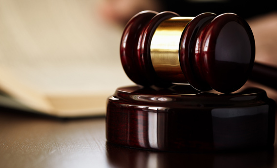 Doi poliţişti din Satu Mare, puşi sub control judiciar pentru luare de mită şi deţinere de droguri