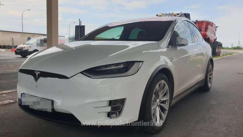 Doi români au ajuns în Vama Giurgiu cu mașini Tesla de 170.000 de euro, dar au rămas fără ele