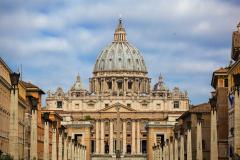 Doliu la Vatican. A murit fostul exorcist-șef