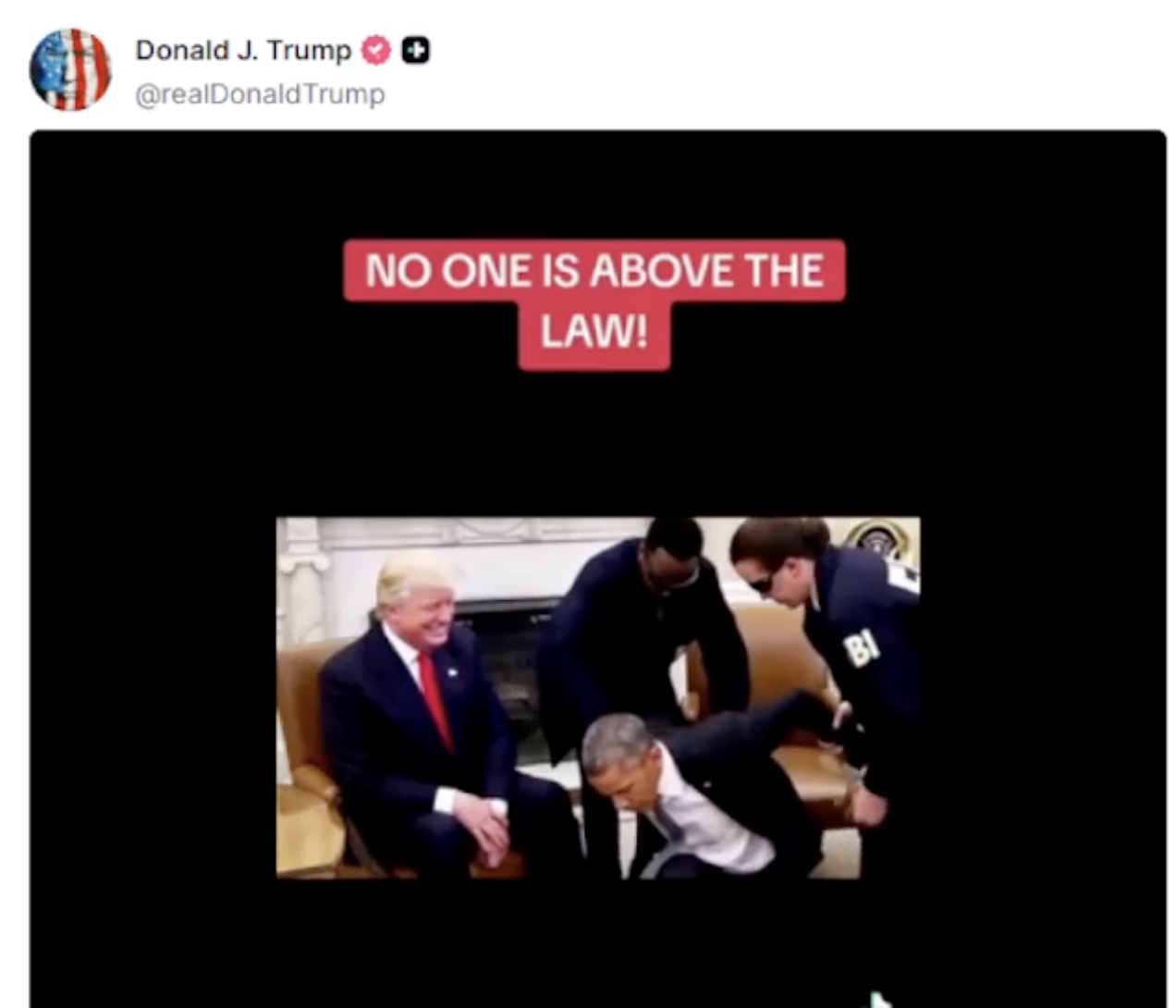 Donald Trump îi parodiază pe soții Barack și Michelle Obama: Filmuleț în care apar ca niște maimuțe VIDEO