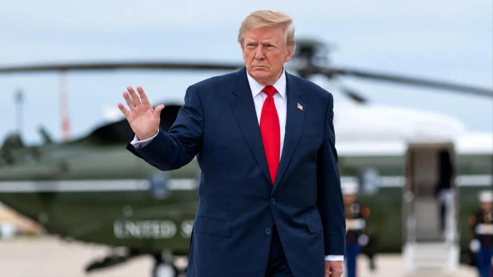 Donald Trump, remarci ironice despre protestele din Franța: „Pare să se priceapă al naibii de bine la revoluții