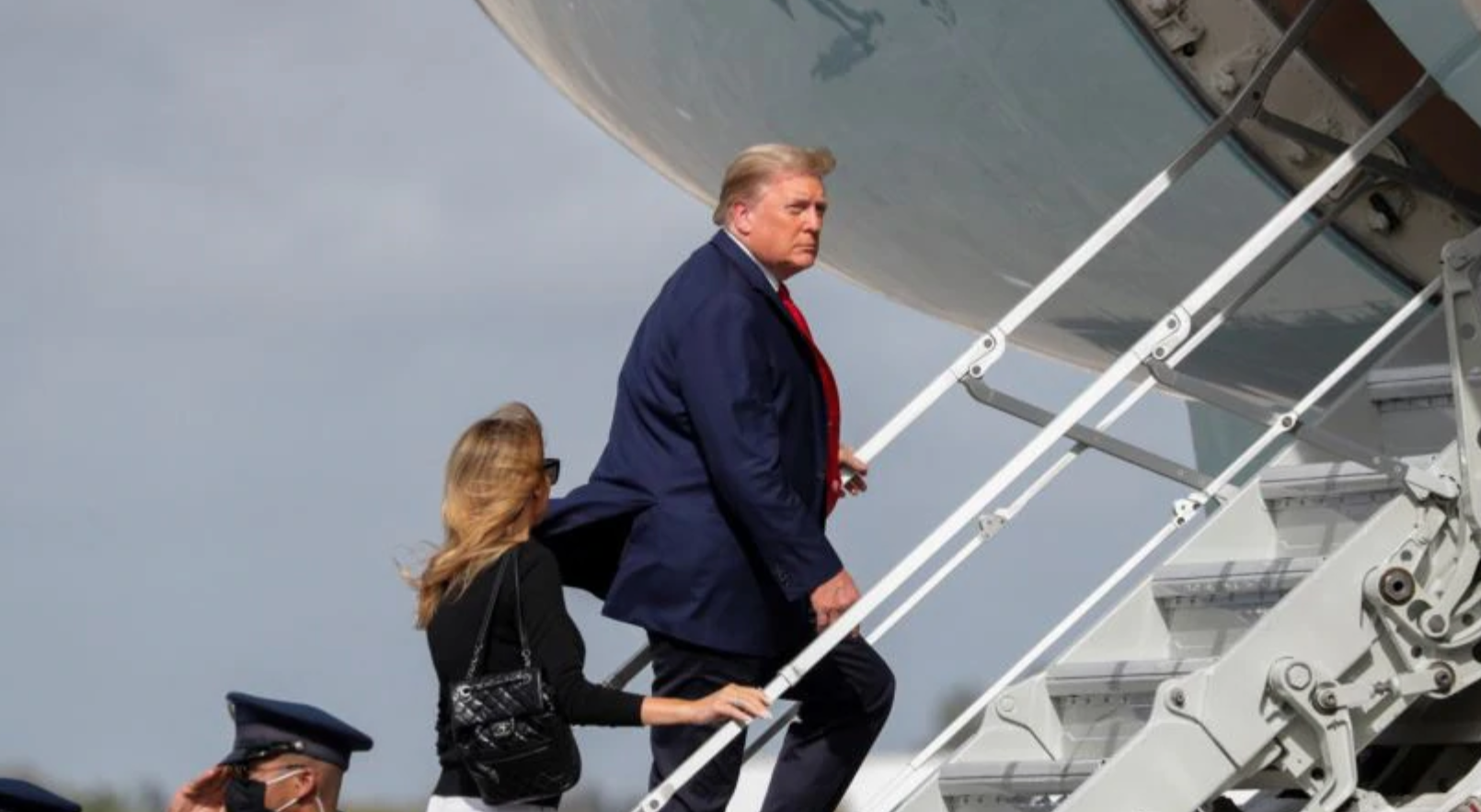 Donald Trump vrea să plece de la Casa Albă cu Air Force One