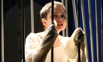 Dorina Chiriac: ISU, ca să-şi continue somnul liniştit, tulburat de Colectiv, interzice focul în teatre