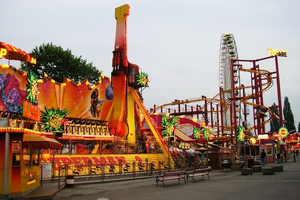 Dosare penale după ce trei copii s-au rănit în instalaţiile unui parc de distracţii din Giurgiu