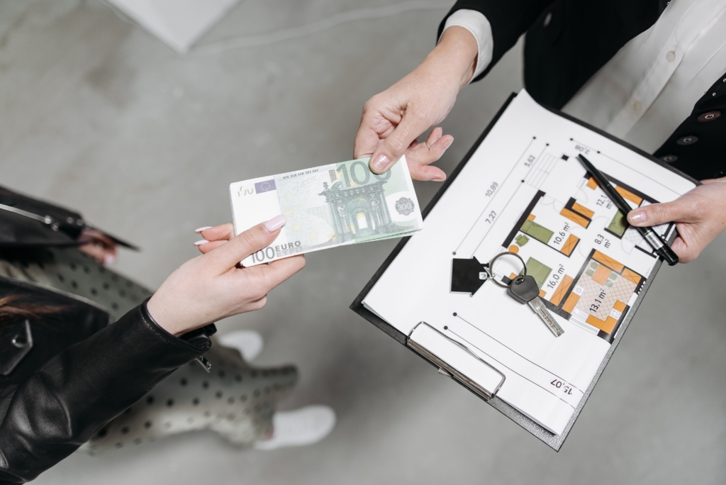 Dosarul "Apartamente noi în Capital" - Mărturiile unei victime din dosar, care a achitat integral: "11 au fost vândute dublu și alte două de trei ori"
