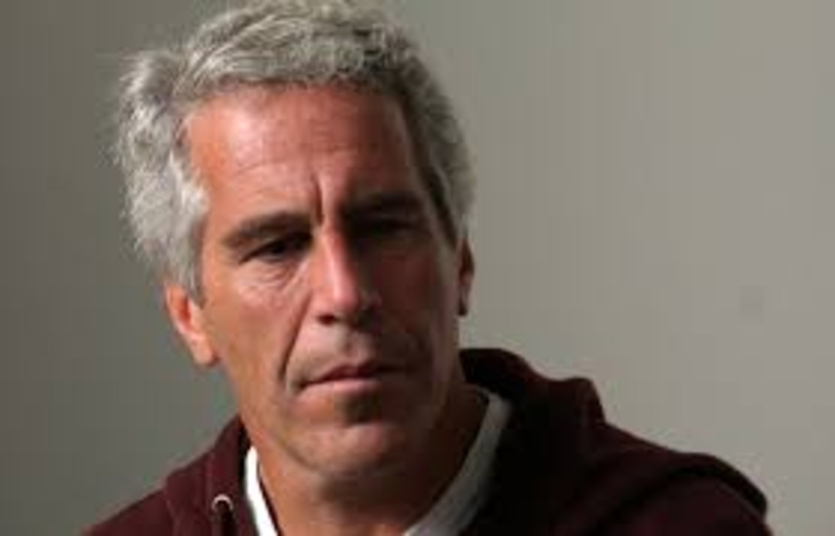 Dosarul Jeffrey Epstein - Fotografii recent descoperite aruncă o nouă lumină asupra relației cu Donald Trump