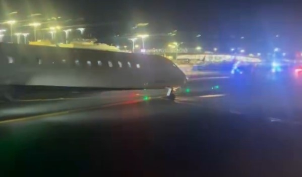 Două avioane Bombardier s-au ciocnit pe pista unui aeroport. Unul se pregătea de decolare, iar celălalt ateriza