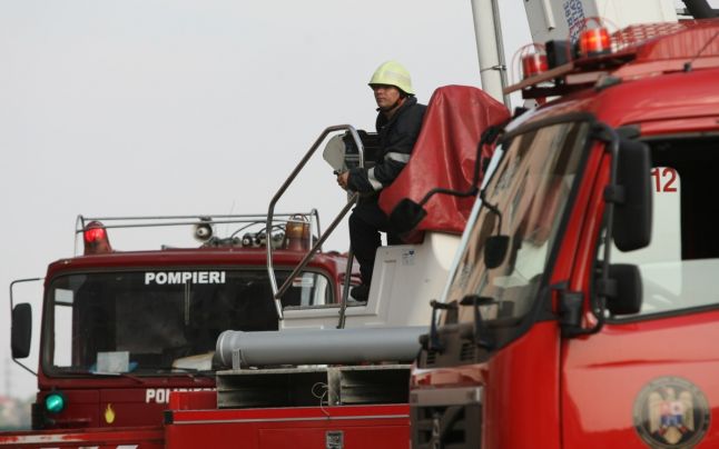 Două maşini au ars în cartierul Rahova din Capitală