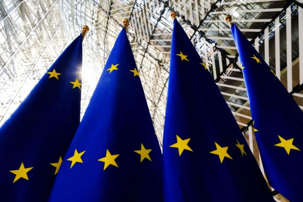 După ce a aruncat cu bani ca sa intretina războiul din Ucraina, Comisia Europeană vrea să împrumute 70 de miliarde euro pentru a finanța mai multe programe de anvergură
