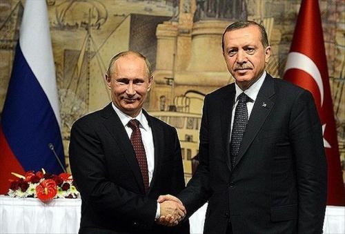 După Trump, si Putin l-a felicitat pe Erdogan pentru victoria la referendumul din Turcia