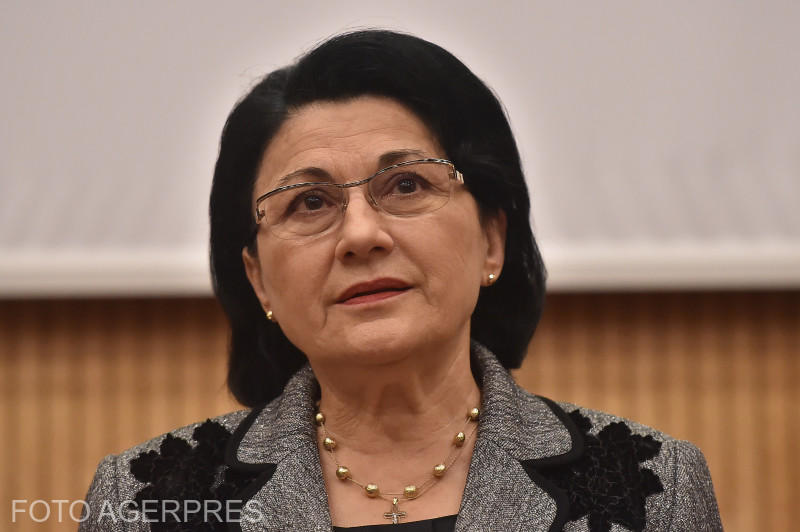 Ecaterina Andronescu, despre Summit: Nu e așa o nenorocire dacă participă și premierul