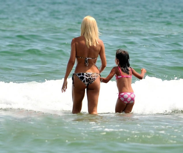 Elena Udrea a plecat la mare. Unde și cu cine își va petrece deputatul PMP vacanța