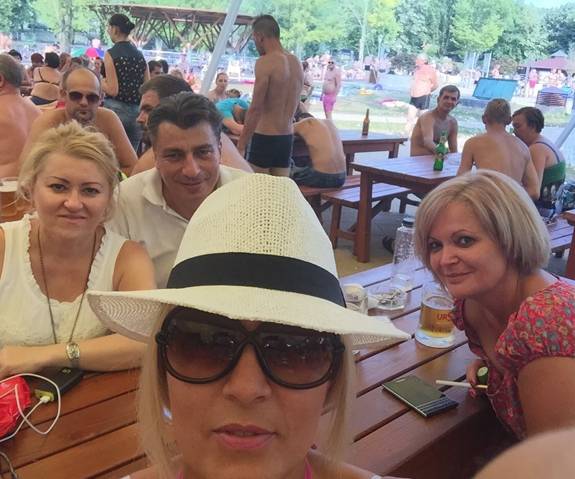 Elena UDREA la ştrand cu liderii PMP