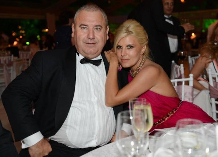 Elena Udrea ne da lectii cu mâna adânc infipta in buzunarul Microsoft