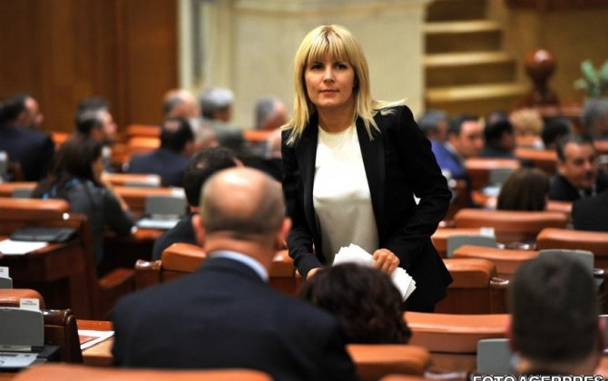 Elena Udrea voia să meargă în parlament, dar legea pe care urma să o voteze a fost scoasă de pe ordinea de zi