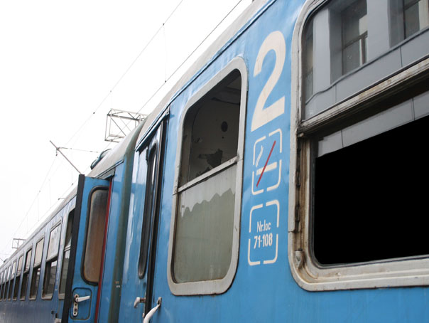 Elev de 14 ani, electrocutat în timp ce încerca să-şi facă un selfie pe un vagon