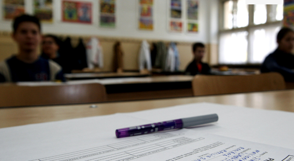 Elevii de clasa a VI-a susţin proba la Matematică şi ştiinţe, în cadrul Evaluărilor Naţionale