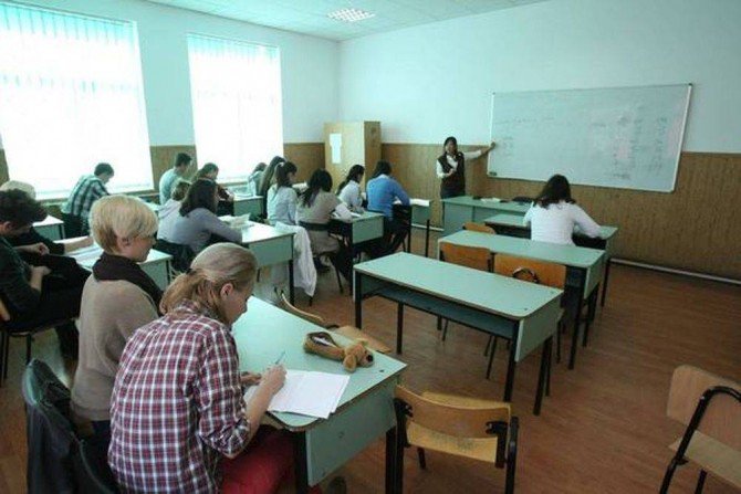 Elevii din învăţământul profesional şi tehnic