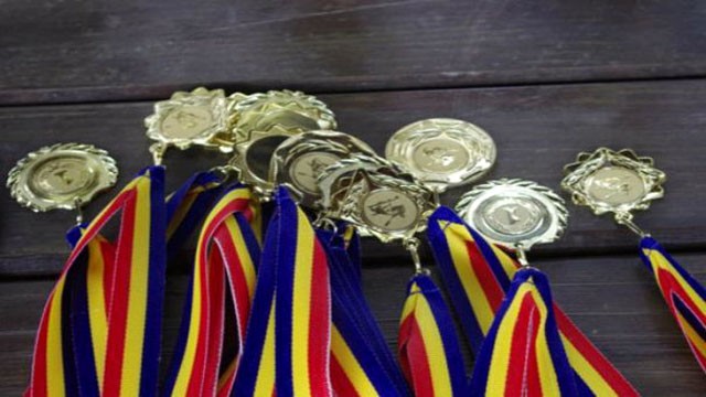 Elevii români s-au întors cu șase medalii, dintre care patru de aur, de la Olimpiada Internațională de Matematică