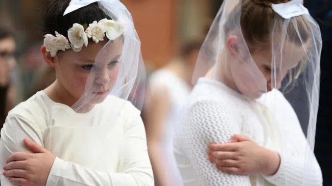 Elita pedofililor plătește 150.000 de dolari pentru copii ucraineni la