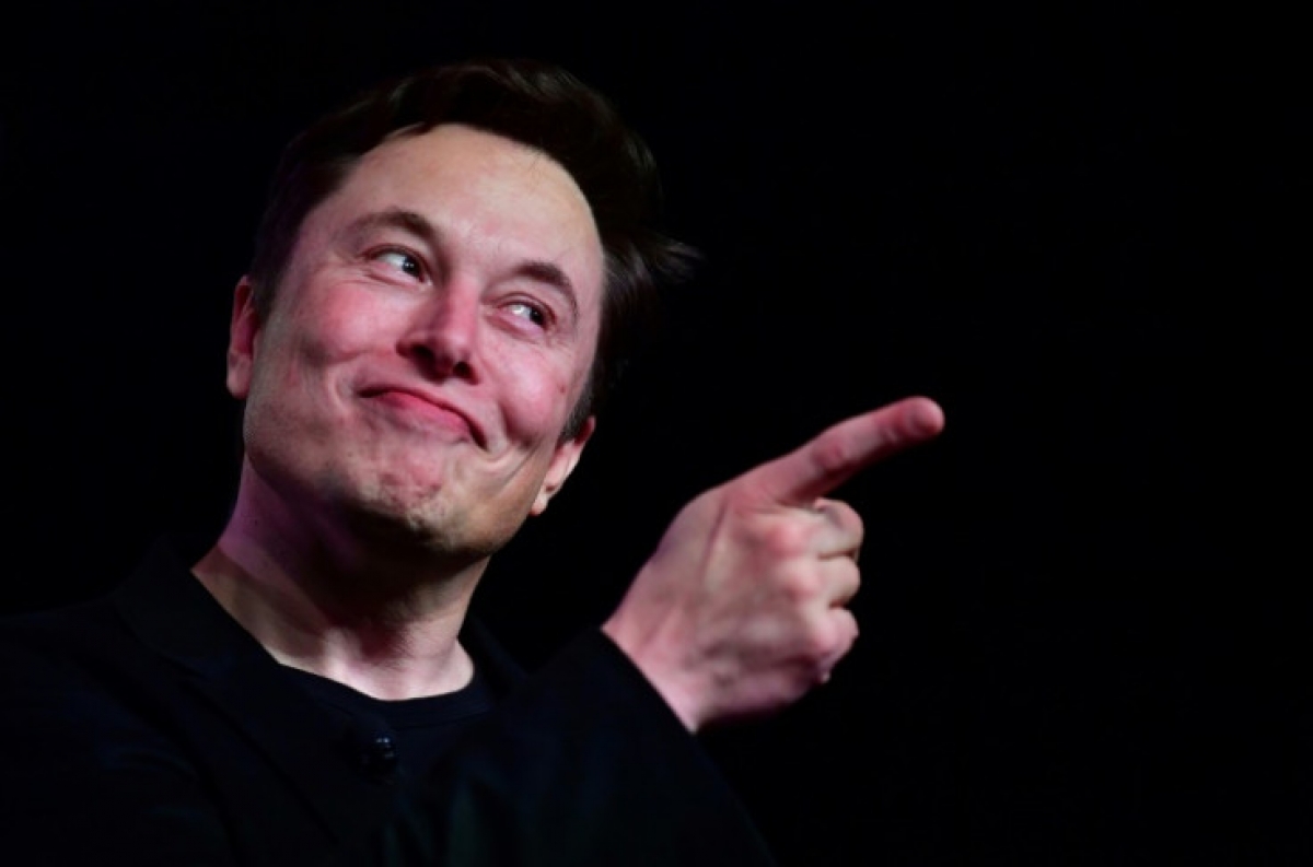 Elon Musk începe Operațiunea