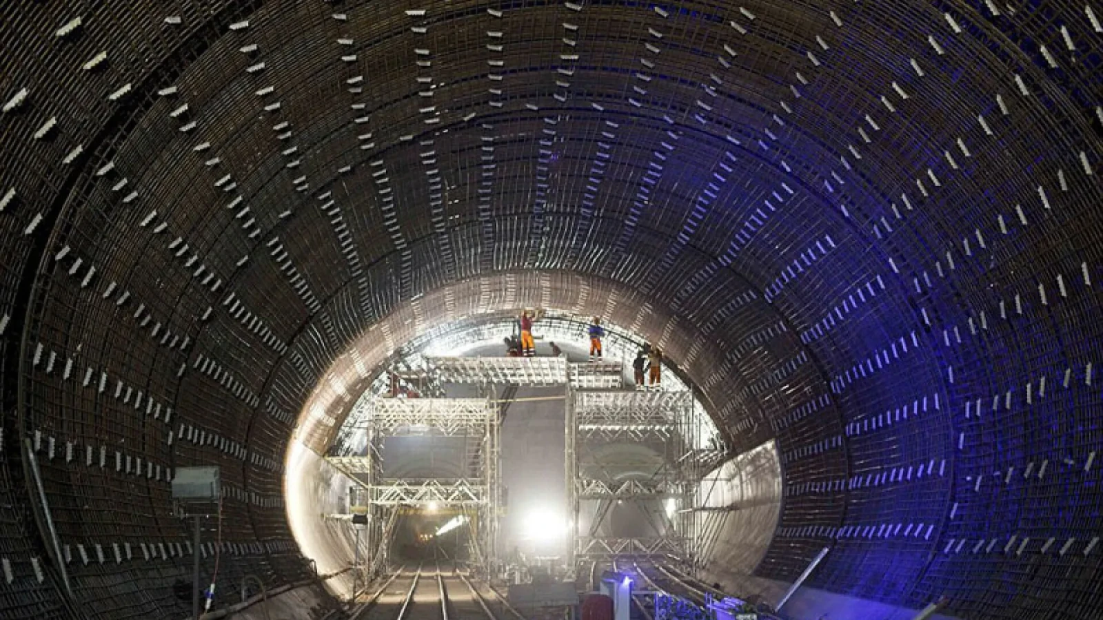 Elveția se bagă sub pământ: Un uriaș buncăr constituit dintr-o rețea gigantică poate adăposti populația din orașe în caz de calamitate la suprafață