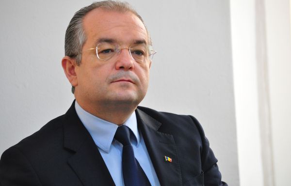 Emil Boc este acuzat de uzurpare de calități oficiale de către Corpul de Control al Guvernului