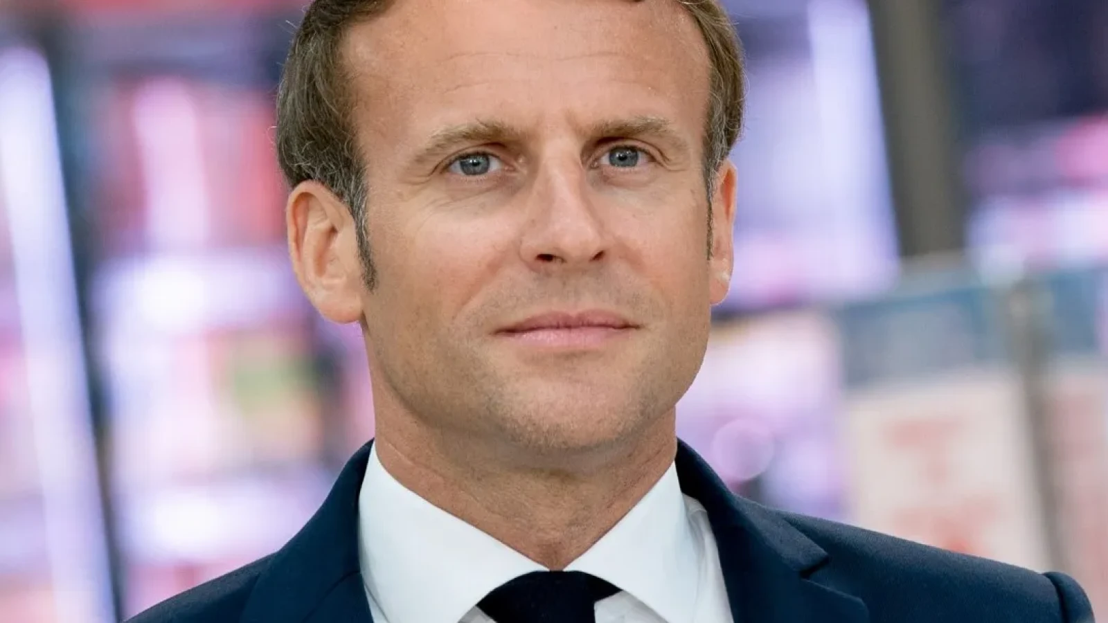 Emmanuel Macron se prăbușește și e pe ducă: a ajuns la cel mai scăzut nivel de popularitate de când e președinte și riscă suspendarea