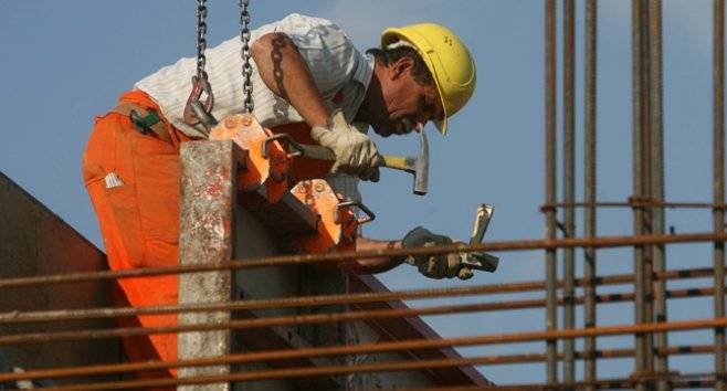 Eşti calificat în construcţii? Poţi obţine contract de muncă în Israel